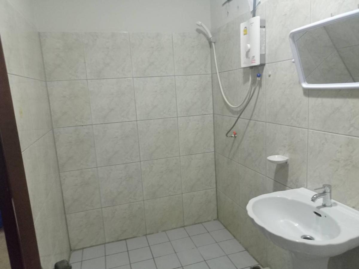 Pluemchai Guesthouse Jomtien Beach Exterior foto
