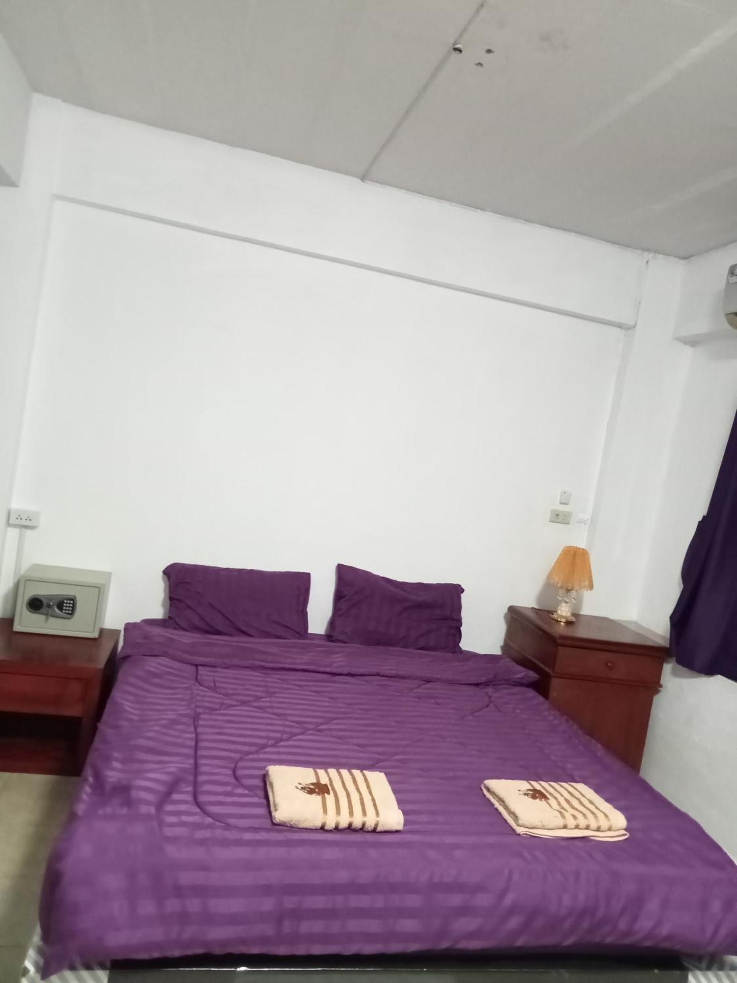 Pluemchai Guesthouse Jomtien Beach Exterior foto