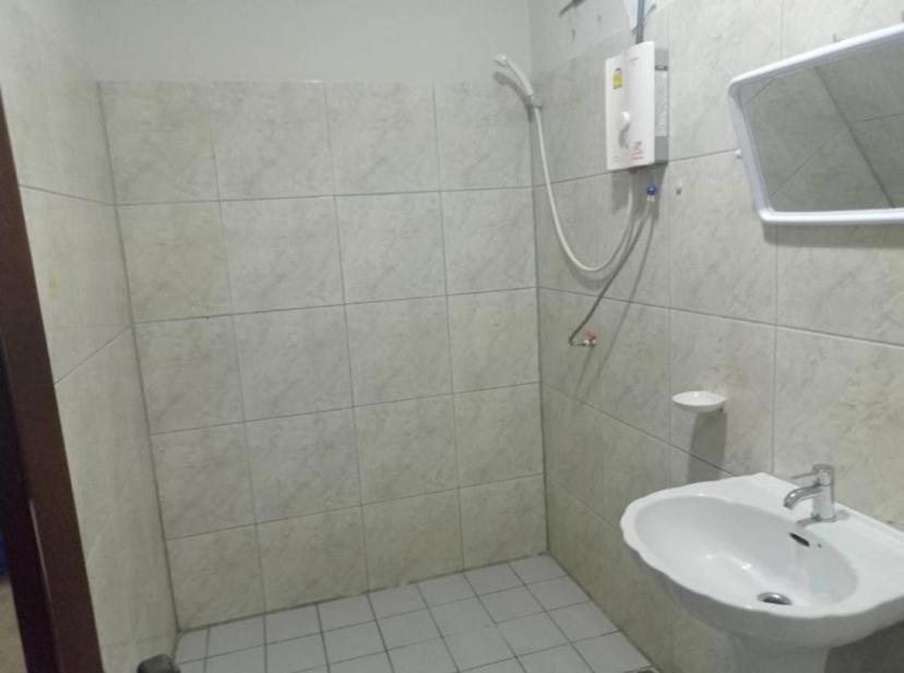 Pluemchai Guesthouse Jomtien Beach Exterior foto